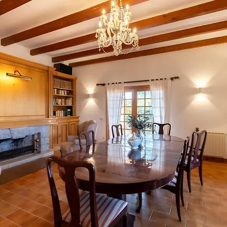 Rosa, Espaciosa Casa Con Piscina